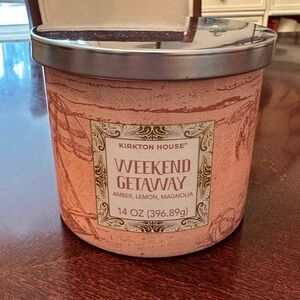 Kirkton House Weekend Getaway Candle 14 oz NWT